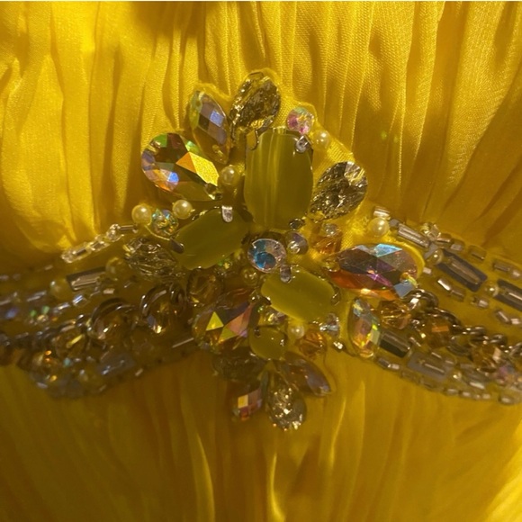 Flowy yellow Tony Bowls prom gown - Picture 4 of 16